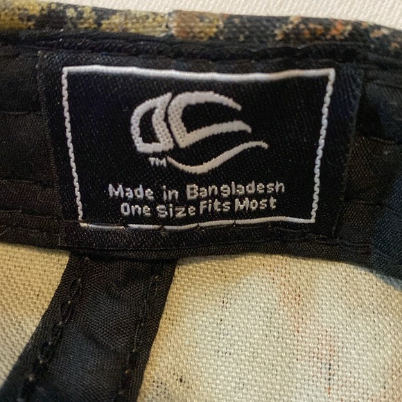 NWT Quail Camo hat by Mossy Oak for Park Cities Quail - Picture 10 of 12